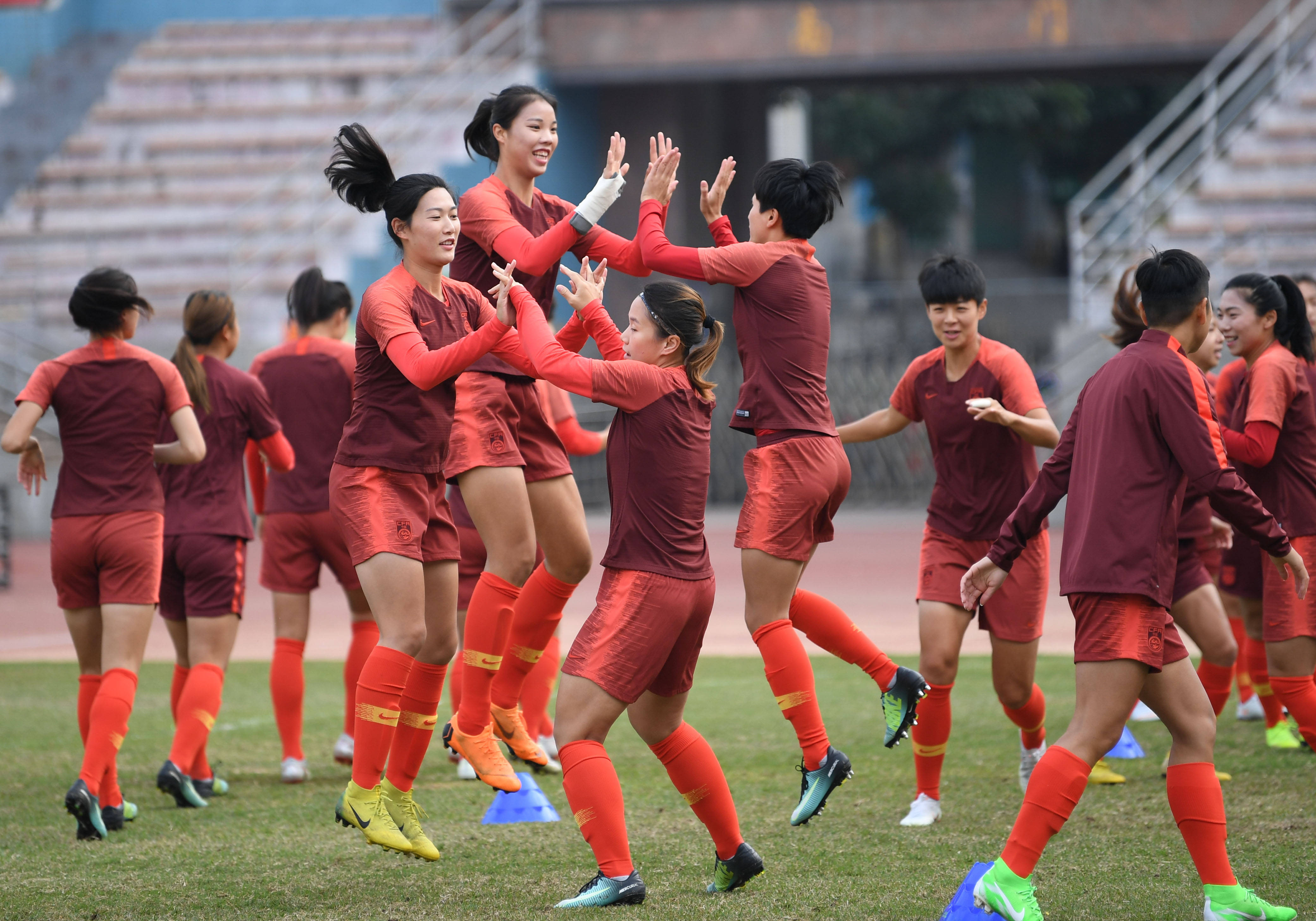 韩国女足夺得亚洲杯季军欢呼庆祝